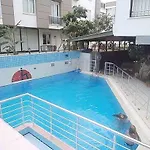 ホテル Isinda