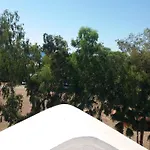 Isinda ホテル 3*