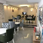 ホテル Isinda 3*